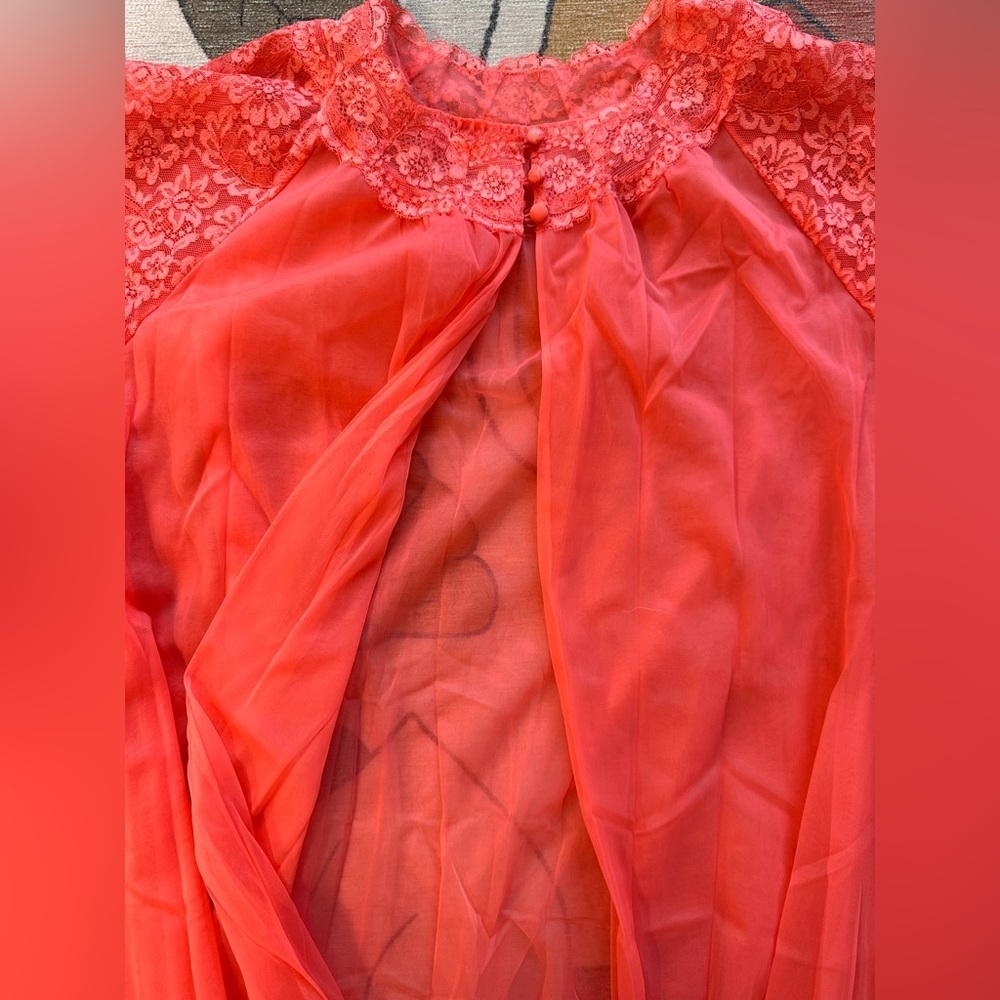 Vintage Vanity Fair Peignoir Nylon Robe Floral Lace Overlay Rob, Size 36. Coral. - Picture 3 of 9
